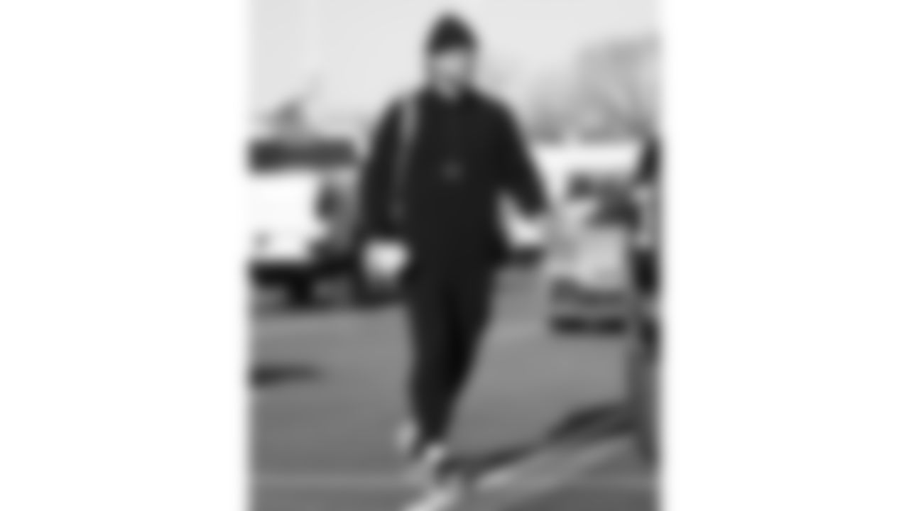 Kansas City Chiefs tight end Robert Tonyan (85) arrives prior to an NFL week 15 matchup against the Los Angeles Chargers, Sunday December 14, 2025.