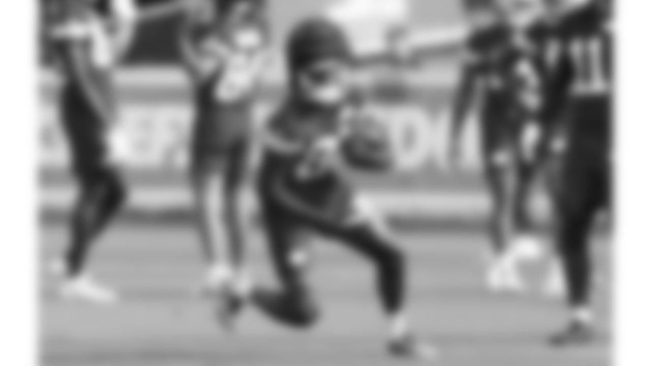 Kansas City Chiefs wide receiver Elijhah Badger (80) runs back a kick during training camp on day 1 of practice, Tuesday July 22, 2025