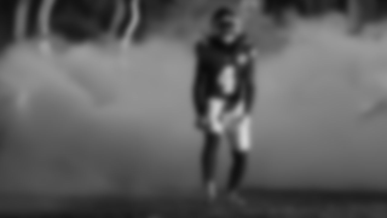 Kansas City Chiefs wide receiver Rashee Rice (4) runs onto field prior to an NFL week 14 matchup against the Houston Texans, Sunday December 7, 2025.