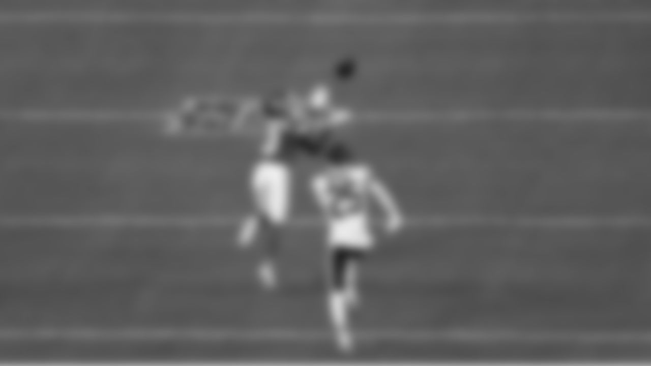 Kansas City Chiefs wide receiver Tyquan Thornton (2) catches a 58-yard pass during a preseason week 3 NFL football game against the Chicago Bears, Friday, August 22, 2025 in Kansas City, MO.