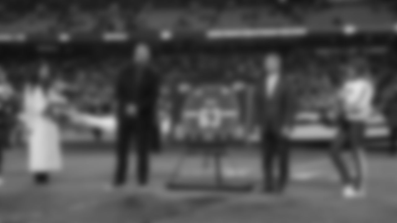 Bill Maas being inducted to the Chiefs Hall of Fame during an NFL week 14 matchup against the Houston Texans, Sunday December 7, 2025.