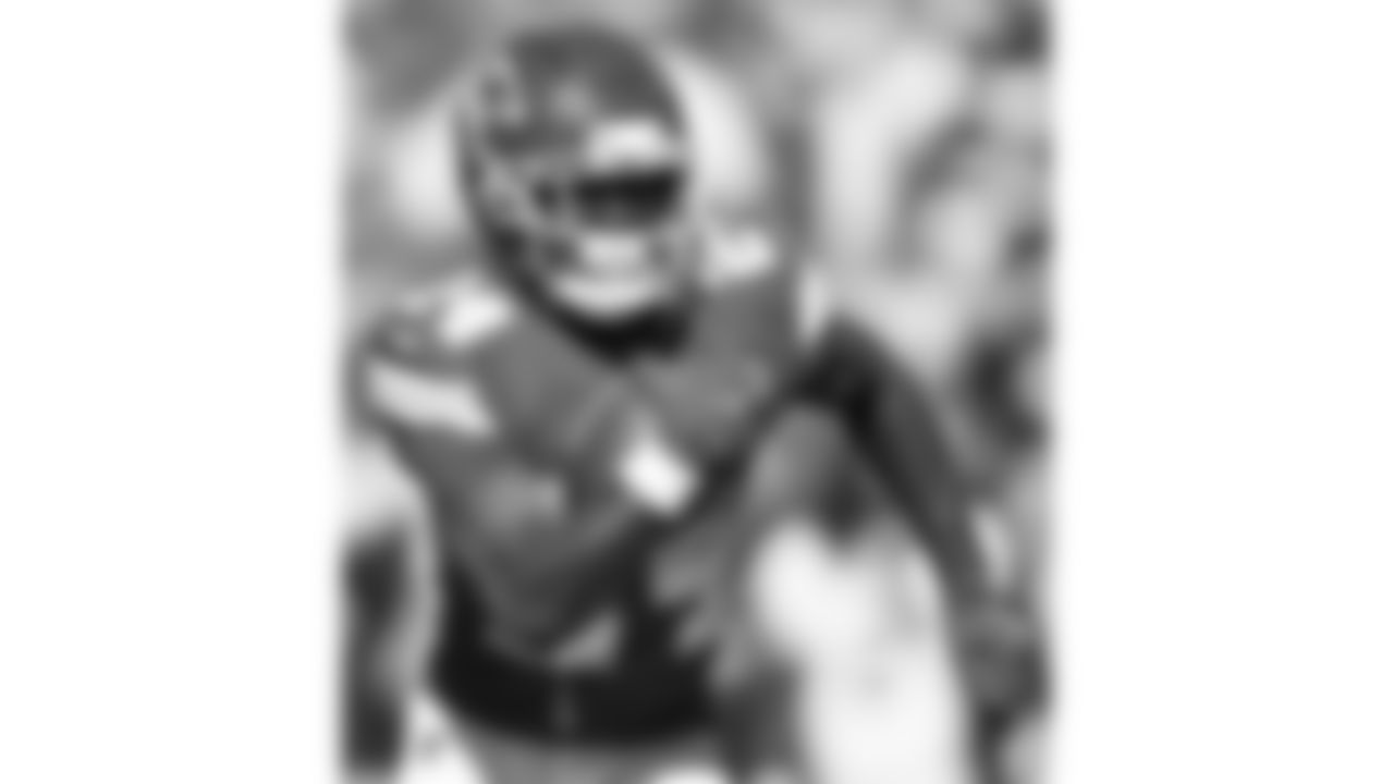 Kansas City Chiefs running back Brashard Smith (24) runs the ball during a week 7 NFL football game against the Las Vegas Raiders, Sunday, October 19, 2025 in Kansas City, MO.