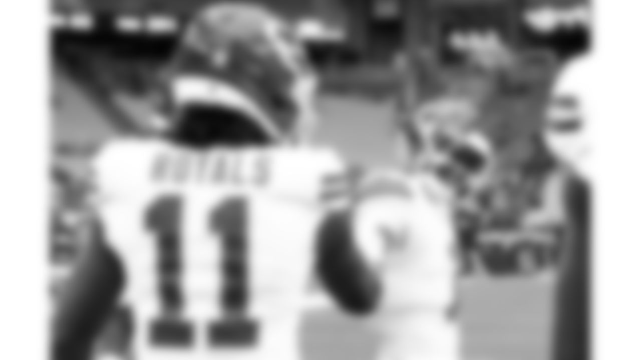 Kansas City Chiefs wide receiver Jalen Royals (11) shakes hands with wide receiver Xavier Worthy (1) prior to a preseason week 1 NFL football game against the Arizona Cardinals, Saturday, August 9, 2025 in Glendale, AZ.