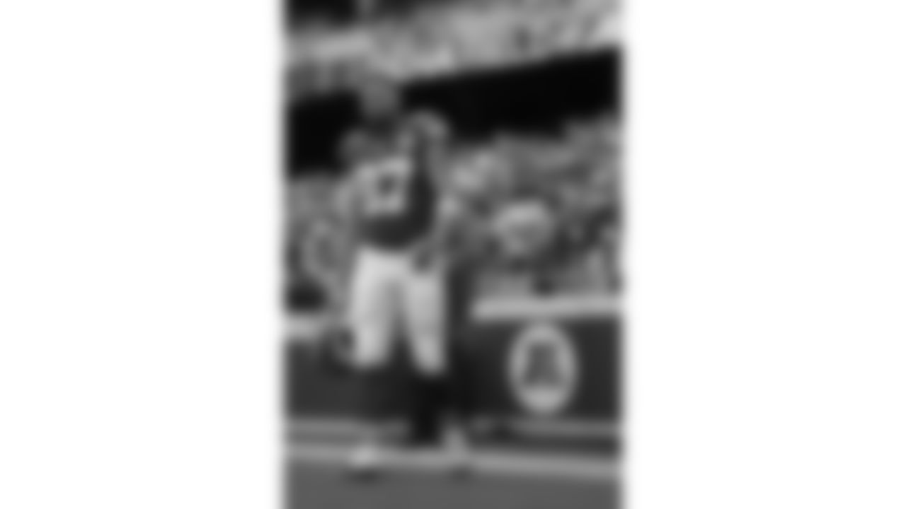 Kansas City Chiefs tight end Travis Kelce (87) looks out during warm ups prior to the week 2 NFL football game against the Philadelphia Eagles, Sunday, September 14, 2025 in Kansas City, MO.