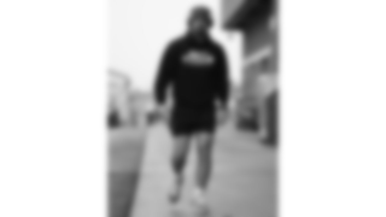 Kansas City Chiefs linebacker Drue Tranquill (23) arrives prior to an NFL week 17 matchup against the Denver Broncos, Thursday, December 25, 2025.