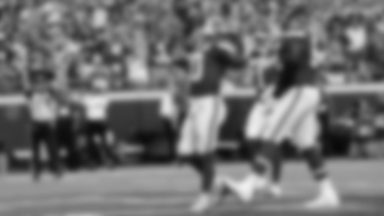 Kansas City Chiefs running back Isiah Pacheco (10) celebrates a touchdown during a preseason week 3 NFL football game against the Chicago Bears, Friday, August 22, 2025 in Kansas City, MO.