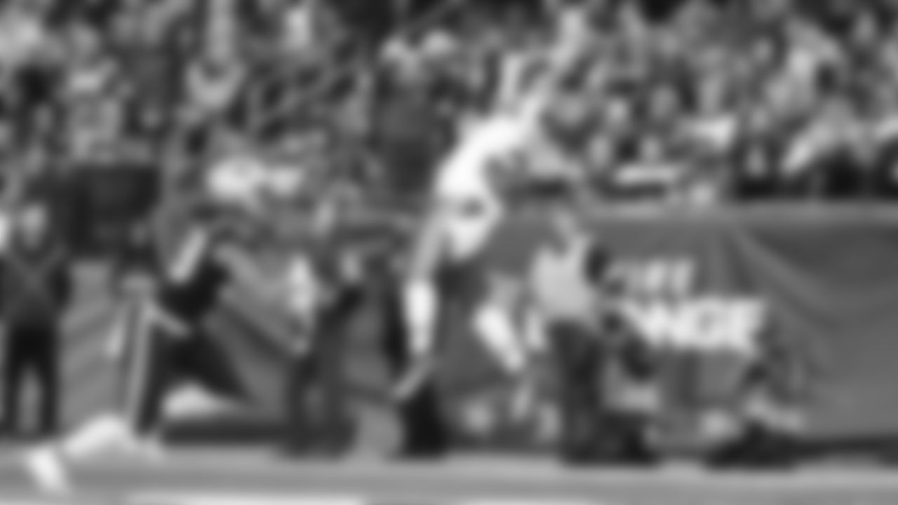 Kansas City Chiefs running back Clyde Edwards-Helaire (25) during the regular season Week 15 NFL Football Game in Foxborough, MA on Sunday, December 17, 2023.