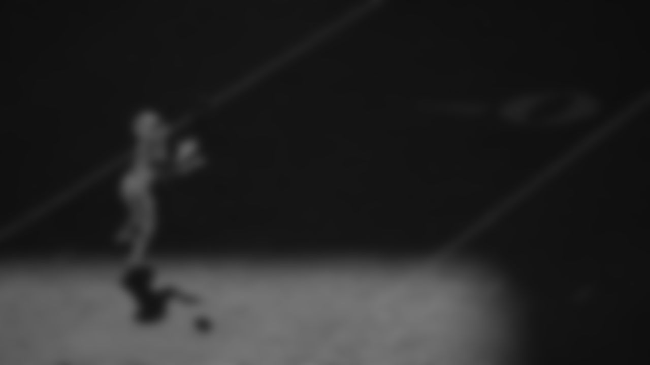 Indianapolis Colts wide receiver Anthony Gould (6) catches the ball during a week 12 NFL football game against the Kansas City Chiefs, Sunday, November 23, 2025 in Kansas City, MO.