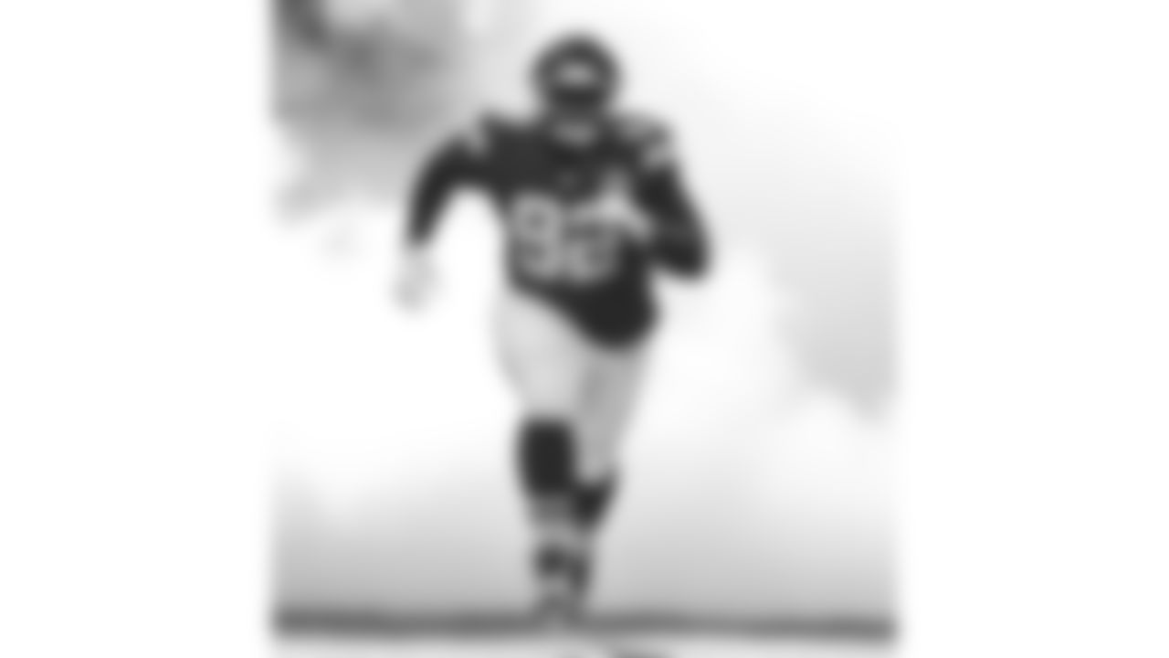 Kansas City Chiefs defensive tackle Derrick Nnadi (92) runs onto field prior to a week 12 NFL Football game against the Indianapolis Colts on Sunday, November 23, 2025 in Kansas City, MO