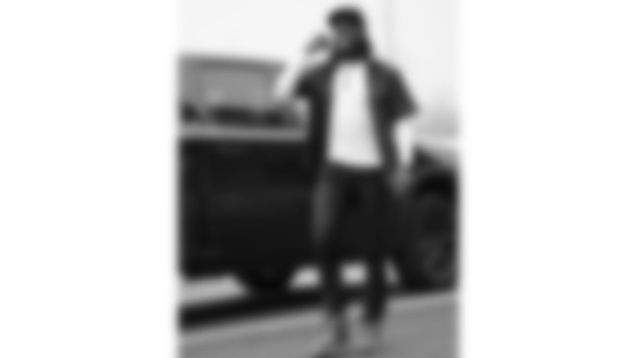 Kansas City Chiefs wide receiver Rashee Rice (4) arrives prior to a week 12 NFL Football game against the Indianapolis Colts on Sunday, November 23, 2025 in Kansas City, MO