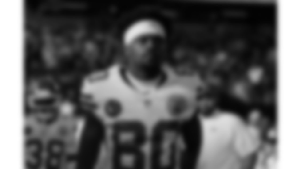 Kansas City Chiefs wide receiver Tyquan Thornton (80) prior to a week 13 NFL football game against the Dallas Cowboys on Thursday, November 27, 2025 in Arlington, TX.