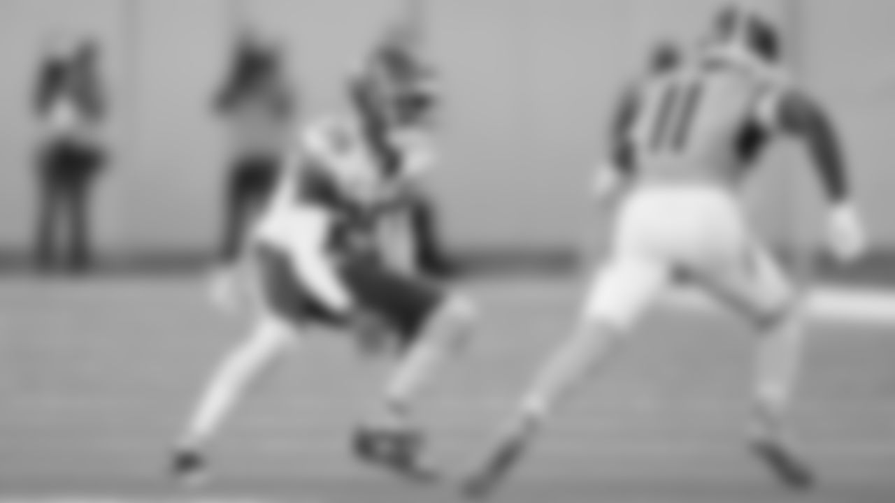 Kansas City Chiefs cornerback Jaylen Watson (35) follows a receiver during a week 16 NFL Football game against the Tennessee Titans on Sunday, December 21, 2025 in Nashville, Tennessee.