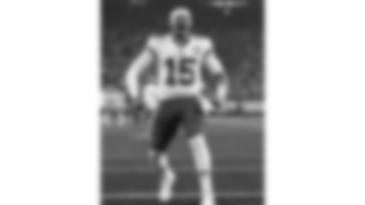 Kansas City Chiefs quarterback Patrick Mahomes (15) yells in the end zone prior to the week 3 NFL football game against the New York Giants, Sunday, September 21, 2025 in East Rutherford, NJ.