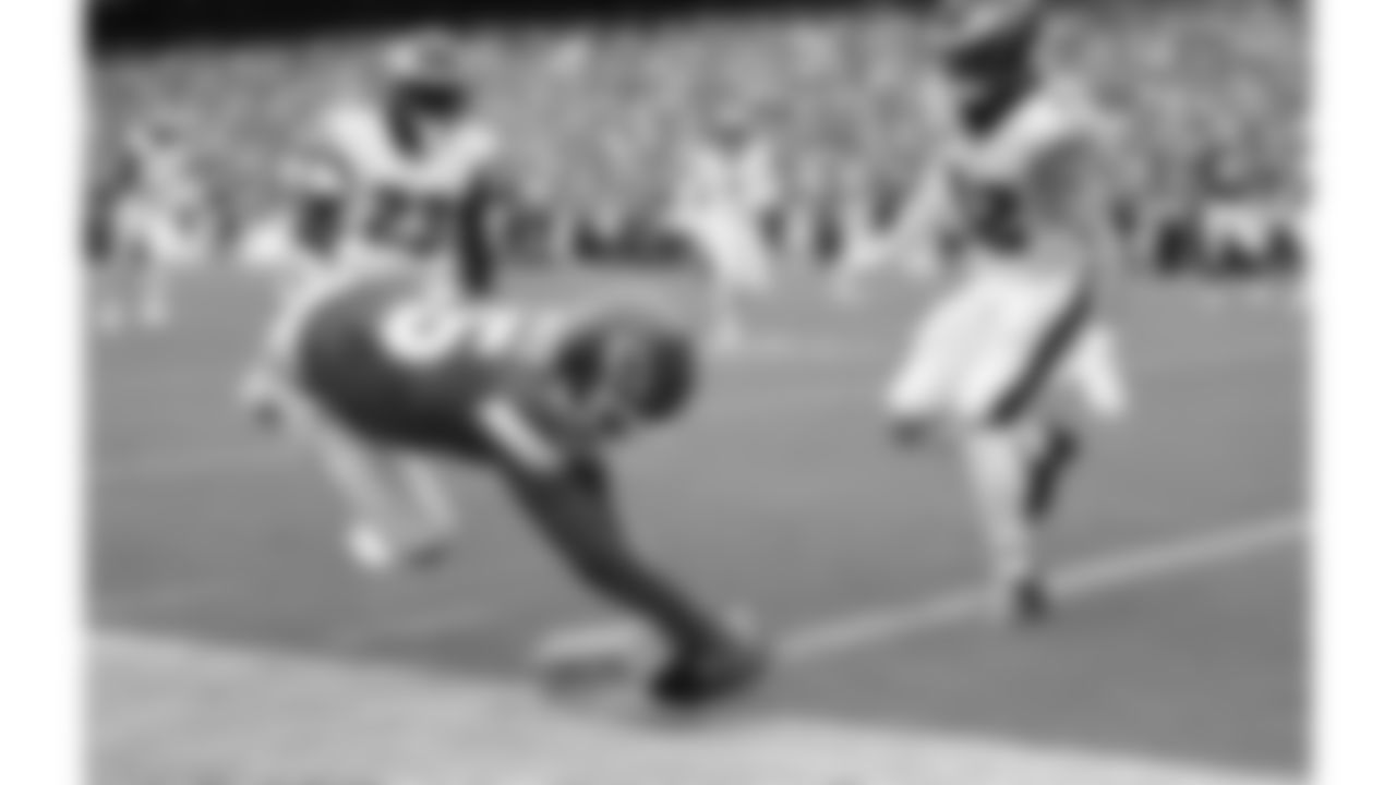 Kansas City Chiefs quarterback Patrick Mahomes (15) dives at the pylon during the week 2 NFL football game against the Philadelphia Eagles, Sunday, September 14, 2025 in Kansas City, MO.