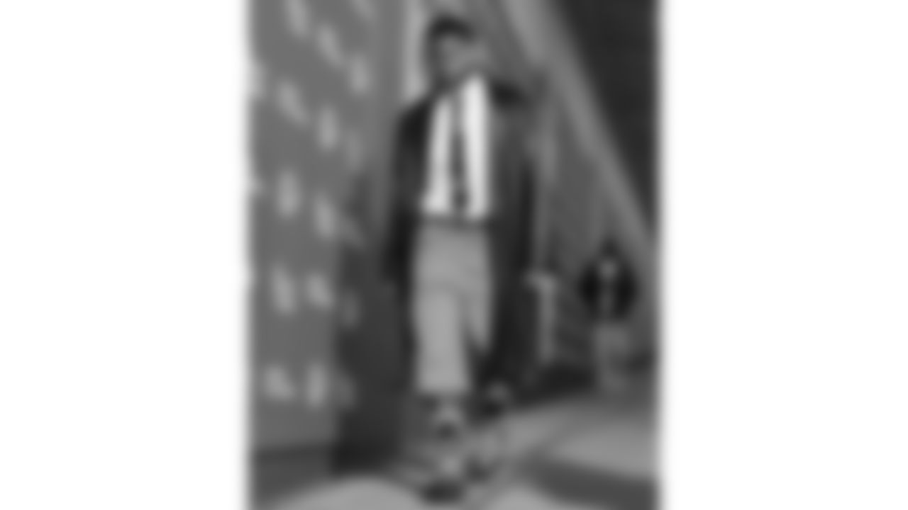 Kansas City Chiefs wide receiver JuJu Smith-Schuster (9) arrives prior to an NFL week 14 matchup against the Houston Texans, Sunday December 7, 2025.