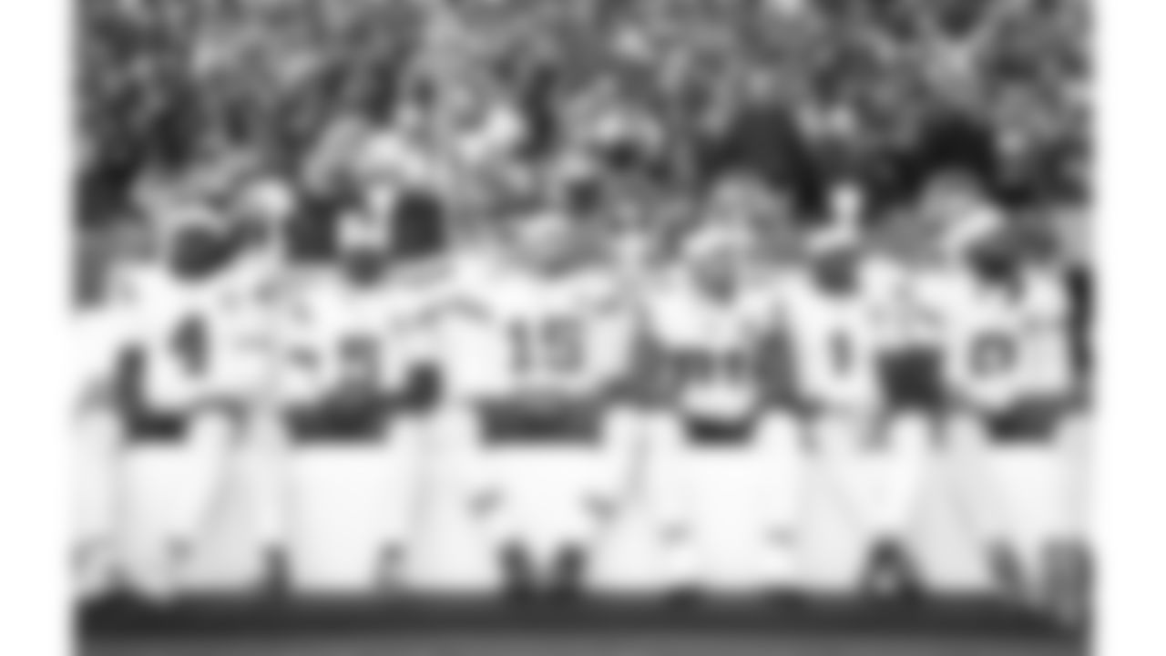 Kansas City Chiefs wide receiver Rashee Rice (4), wide receiver Hollywood Brown (5), quarterback Patrick Mahomes (15), wide receiver Nikko Remigio (81), wide receiver Xavier Worthy (1) and wide receiver JuJu Smith-Schuster (9) sit on the bench prior to a week 9 NFL football game against the Buffalo Bills, Sunday, November 2, 2025 in Buffalo, NY.