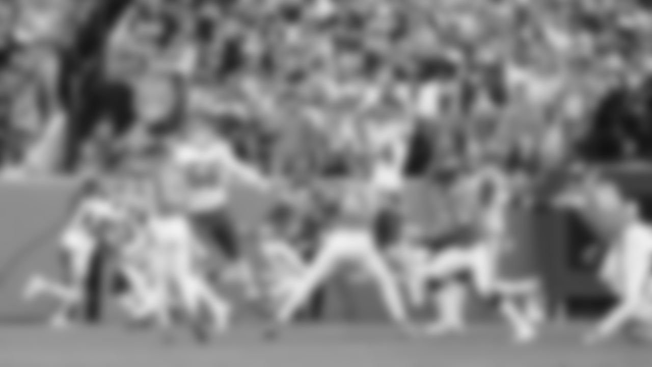 Kansas City Chiefs linebacker Leo Chenal (54) blocks a pass during a week 11 NFL Football game against the Denver Broncos on Sunday, November 16, 2025 in Denver, Colorado.