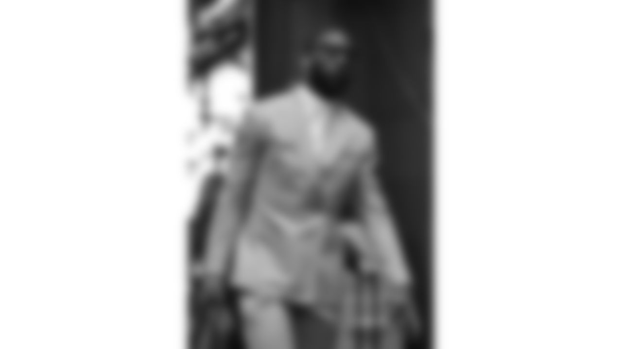 Kansas City Chiefs cornerback Jaylen Watson (35) arrives prior to a week 9 NFL football game against the Buffalo Bills, Sunday, November 2, 2025 in Buffalo, NY