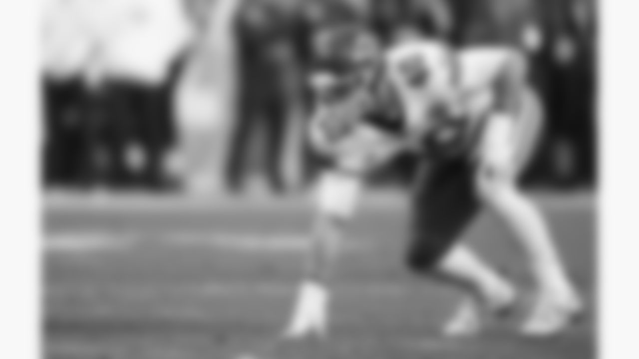 Kansas City Chiefs defensive end Ethan Downs (40) in position during a week 18 NFL football game against the Las Vegas Raiders, Sunday, January 4, 2026 in Las Vegas, NV.