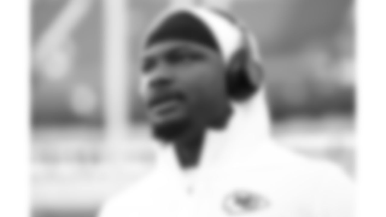 Kansas City Chiefs running back Dameon Pierce (34) warms up prior to a week 16 NFL Football game against the Tennessee Titans on Sunday, December 21, 2025 in Nashville, Tennessee.