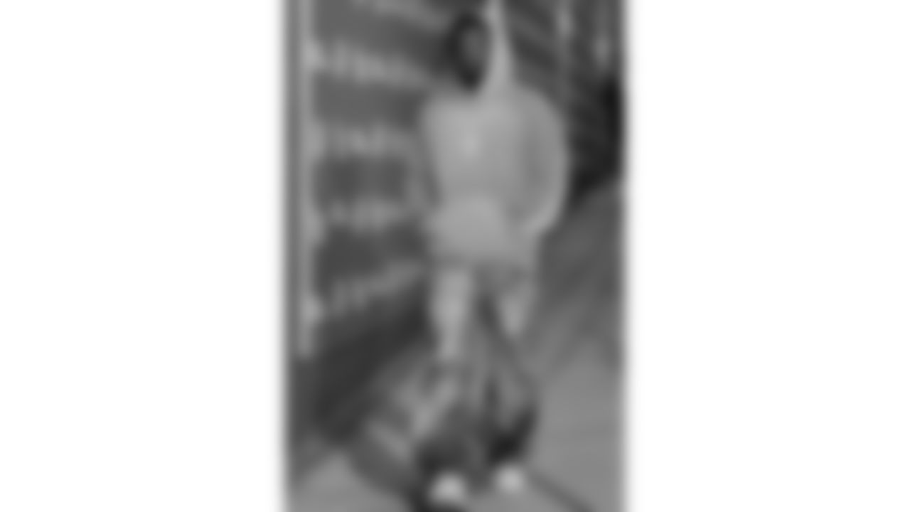 Kansas City Chiefs cornerback Kristian Fulton (8) arrives prior to an NFL week 14 matchup against the Houston Texans, Sunday December 7, 2025.