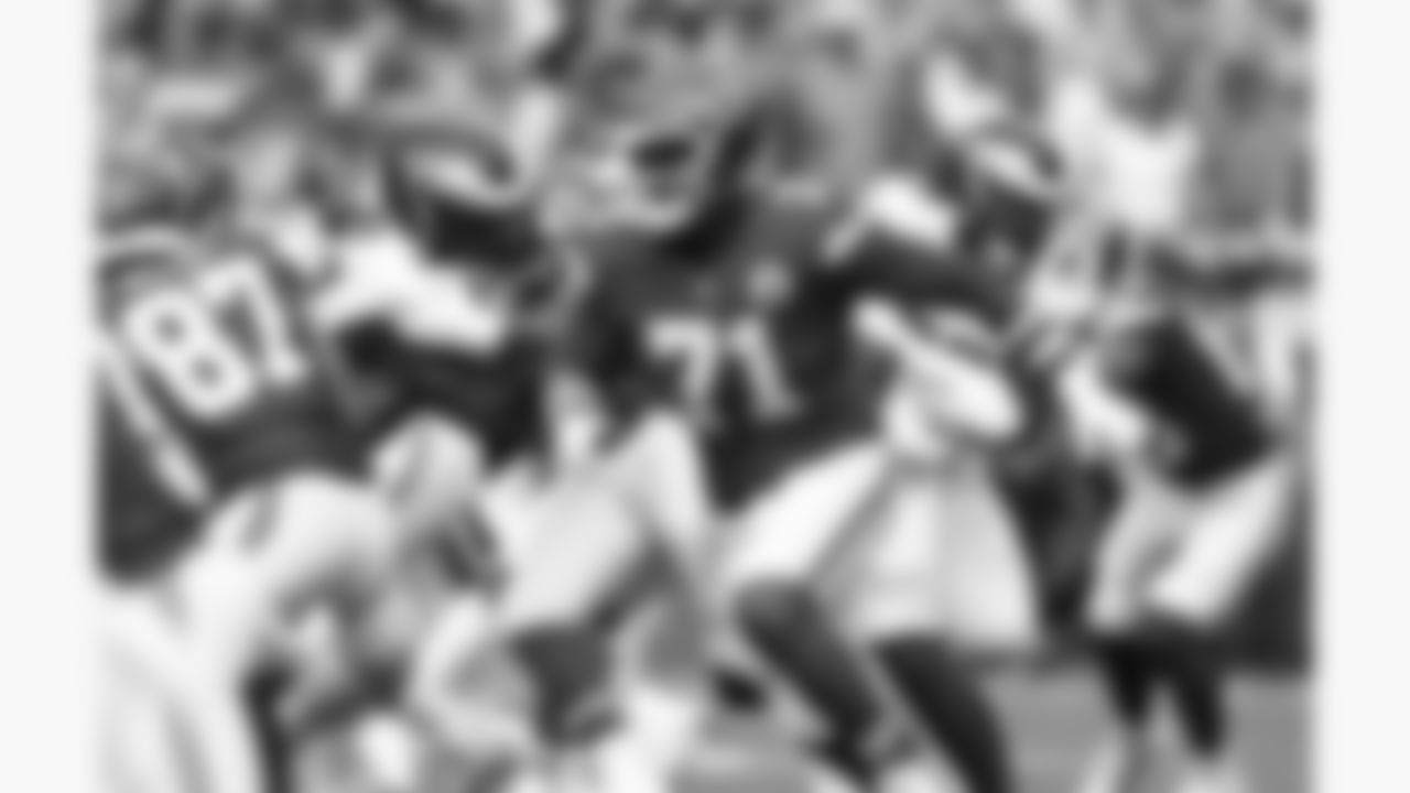 Kansas City Chiefs tackle Josh Simmons (71) in action during the week 2 NFL football game against the Philadelphia Eagles, Sunday, September 14, 2025 in Kansas City, MO.