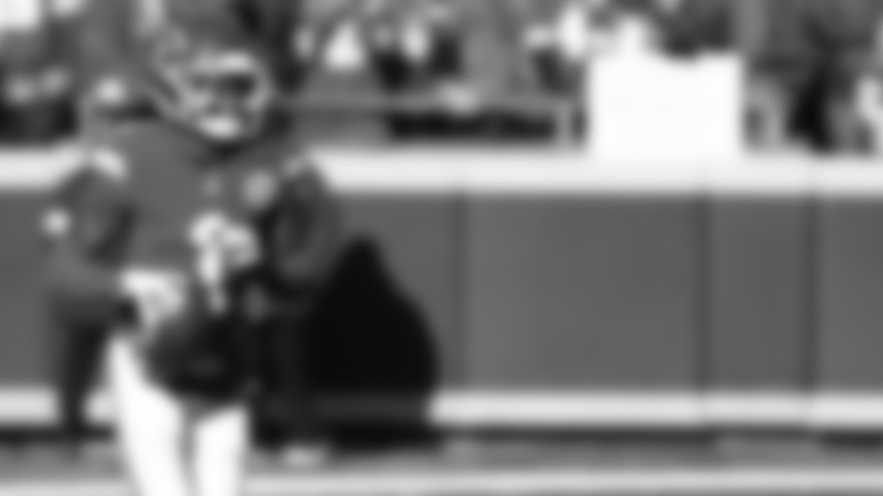 Kansas City Chiefs wide receiver Xavier Worthy (1) warms up prior to an NFL week 15 matchup against the Los Angeles Chargers, Sunday December 14, 2025.