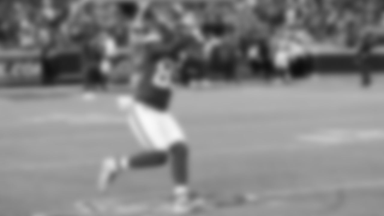 Kansas City Chiefs wide receiver Jason Brownlee (89) warms up prior to a week 6 NFL Football game against the Detroit Lions on Sunday, October 12, 2025 in Kansas City, MO.