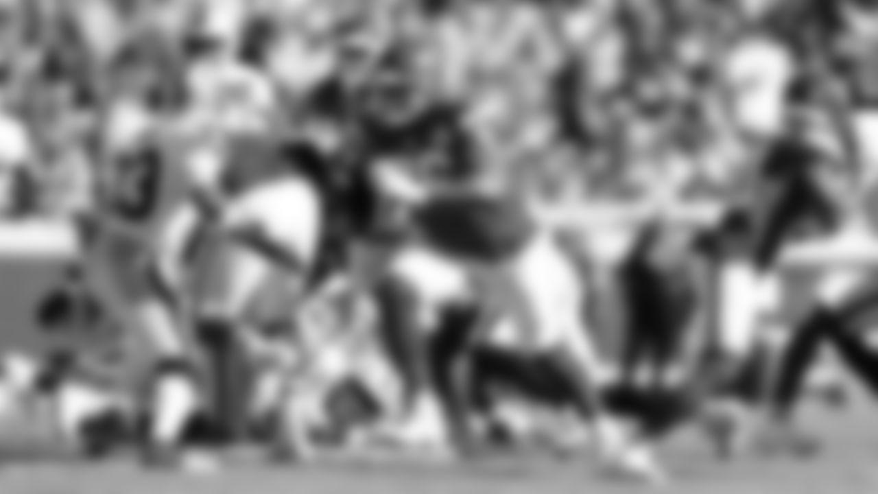 Kansas City Chiefs tackle Kingsley Suamataia (76) in position during a week 7 NFL Football game against the Las Vegas Raiders on Sunday, October 19, 2025 in Kansas City, MO.