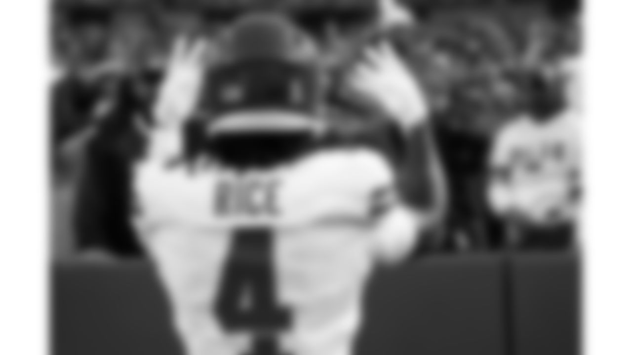 Kansas City Chiefs wide receiver Rashee Rice (4) gestures to the fans after scoring a touchdown during a week 9 NFL football game against the Buffalo Bills, Sunday, November 2, 2025 in Buffalo, NY.