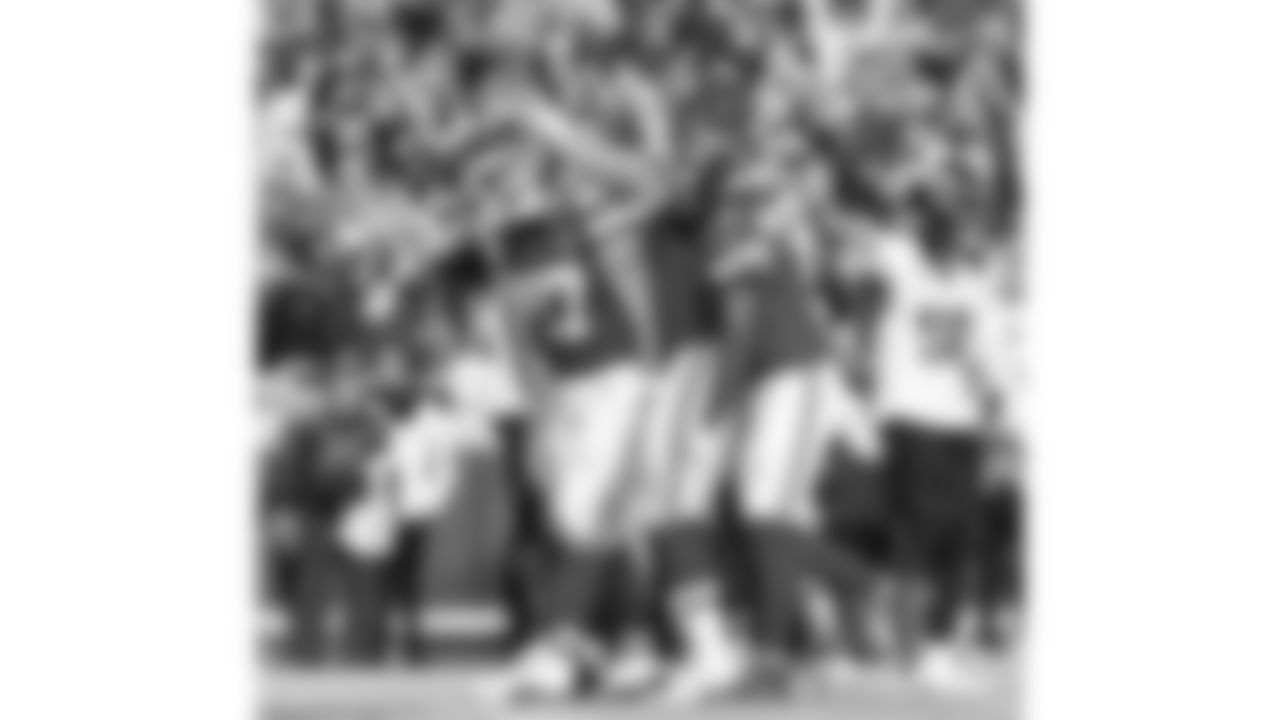 Kansas City Chiefs tight end Travis Kelce (87) celebrates a touchdown during a week 8 NFL Football game against the Washington Commanders on Monday, October 27, 2025 in Kansas City, MO.