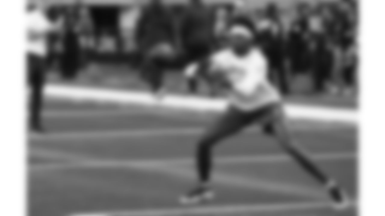 Kansas City Chiefs wide receiver Tyquan Thornton (80) warms up prior to a week 13 NFL football game against the Dallas Cowboys on Thursday, November 27, 2025 in Arlington, TX.