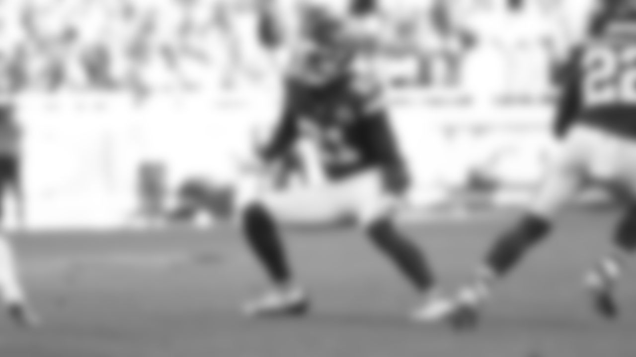 Kansas City Chiefs defensive back Jaden Hicks (21) in position during a week 12 NFL Football game against the Indianapolis Colts on Sunday, November 23, 2025 in Kansas City, MO