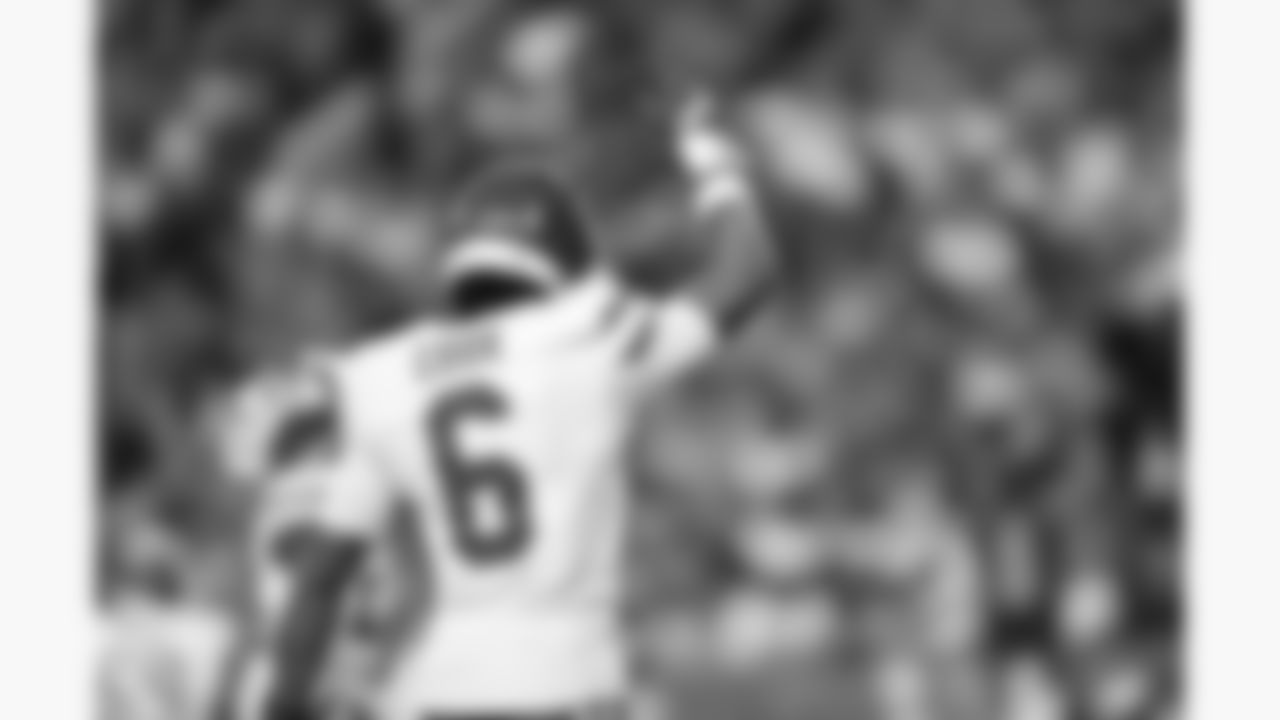 Kansas City Chiefs safety Bryan Cook (6) points up during a week 11 NFL football game against the Denver Broncos, Sunday, November 16, 2025 in Denver, CO.