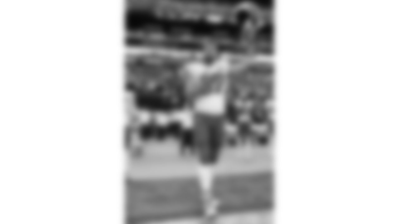 Kansas City Chiefs tight end Travis Kelce (87) prior to a week 18 game against the Las Vegas Raiders on Sunday, January 3, 2026.