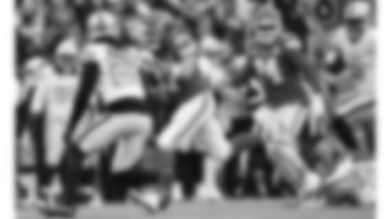 The Kansas City Chiefs face off against the Las Vegas Raiders at GEHA Field at Arrowhead Stadium on December 25, 2023.