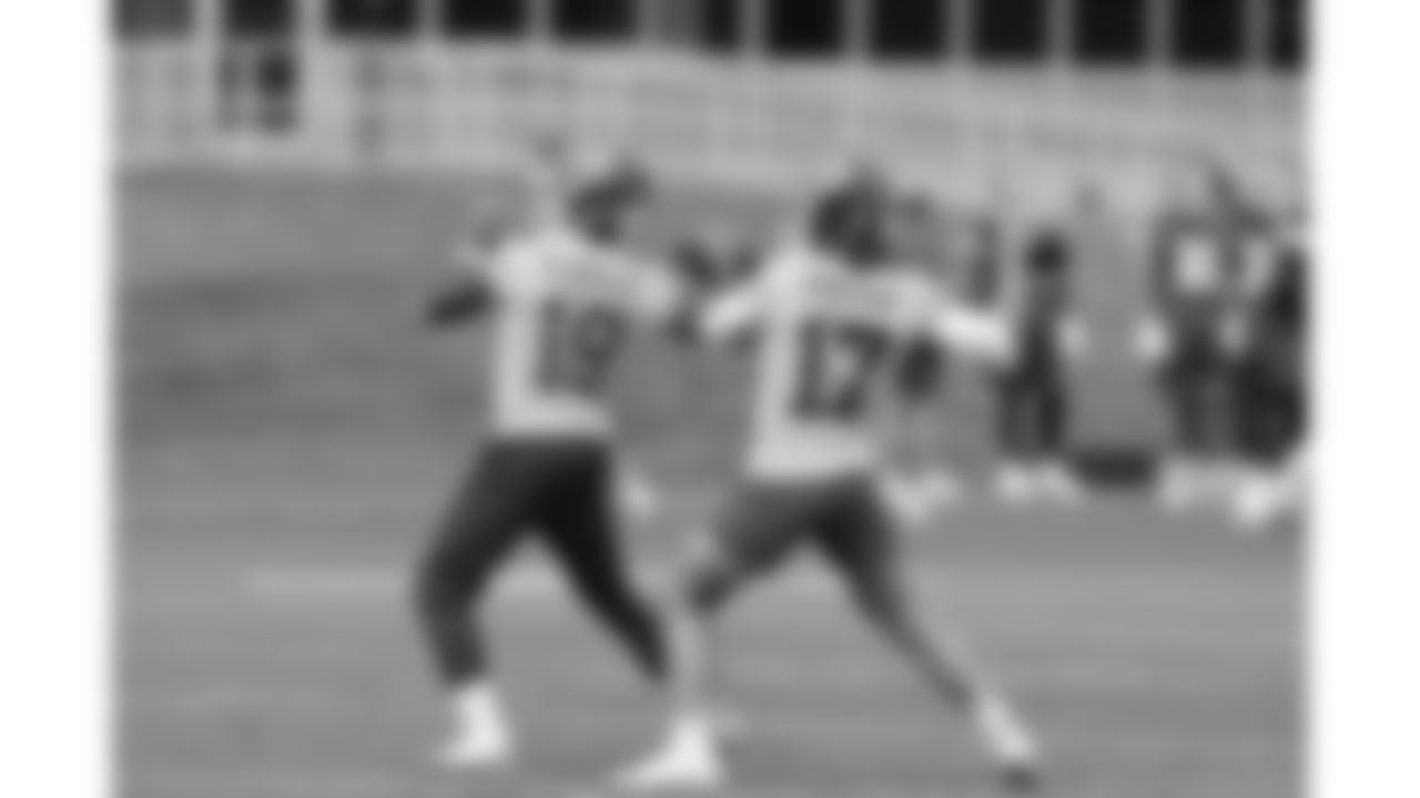Kansas City Chiefs quarterbacks Chris Oladokun (19) and Gardner Minshew (17) practice during phase 3 of OTAs on Wednesday June 18, 2025 in Kansas City, MO.