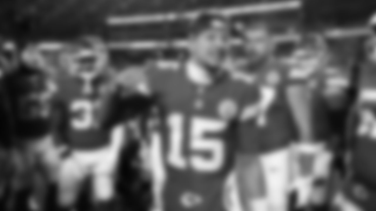 Kansas City Chiefs quarterback Patrick Mahomes (15) talks with the team prior to an NFL week 14 matchup against the Houston Texans, Sunday December 7, 2025.