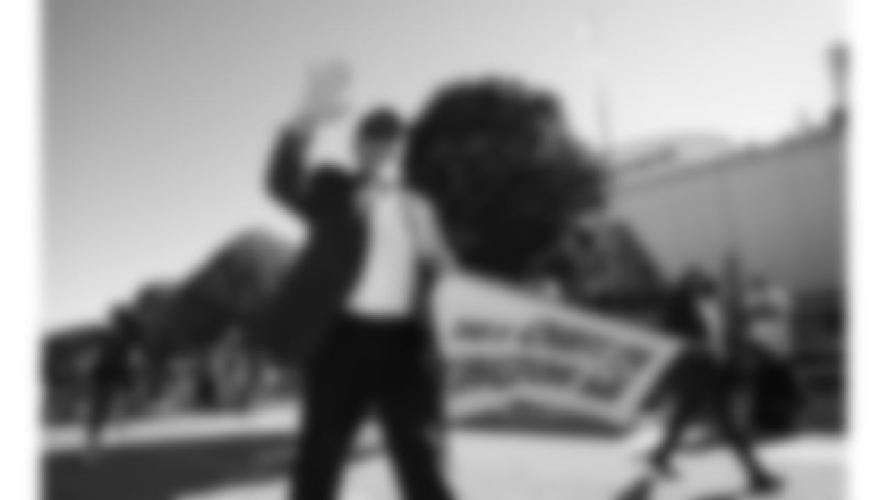 Red Coaters prior to the week 7 NFL football game against the Las Vegas Raiders on Sunday, October 19, 2025 in Kansas City, MO.