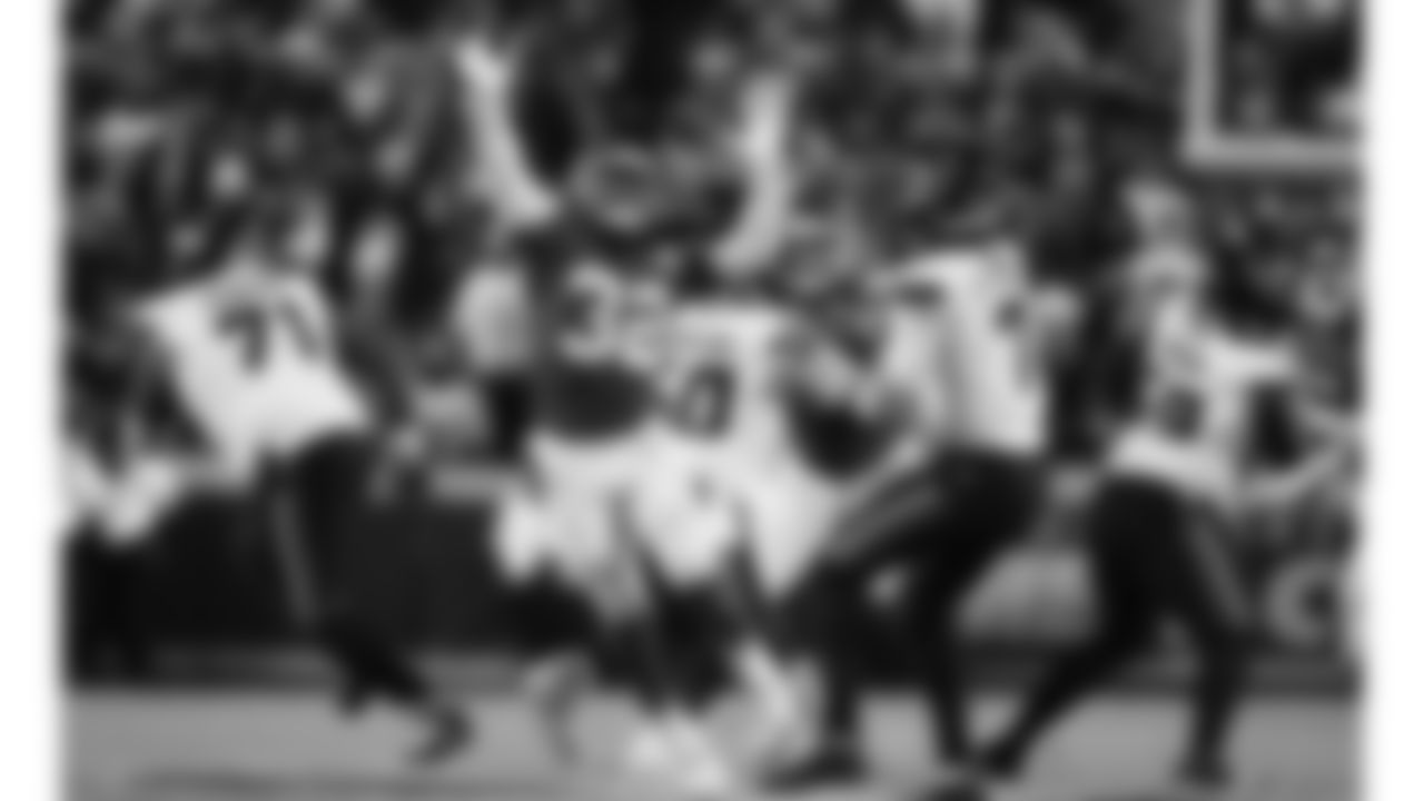 Kansas City Chiefs linebacker Nick Bolton (32) attempts to block a pass during an NFL week 14 matchup against the Houston Texans, Sunday December 7, 2025.