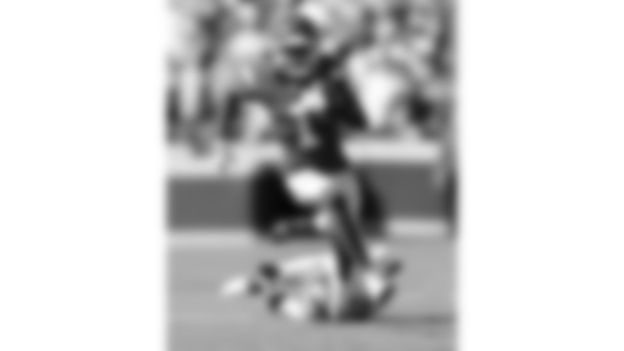 Kansas City Chiefs wide receiver Xavier Worthy (1) runs with the ball during a week 7 NFL football game against the Las Vegas Raiders, Sunday, October 19, 2025 in Kansas City, MO.