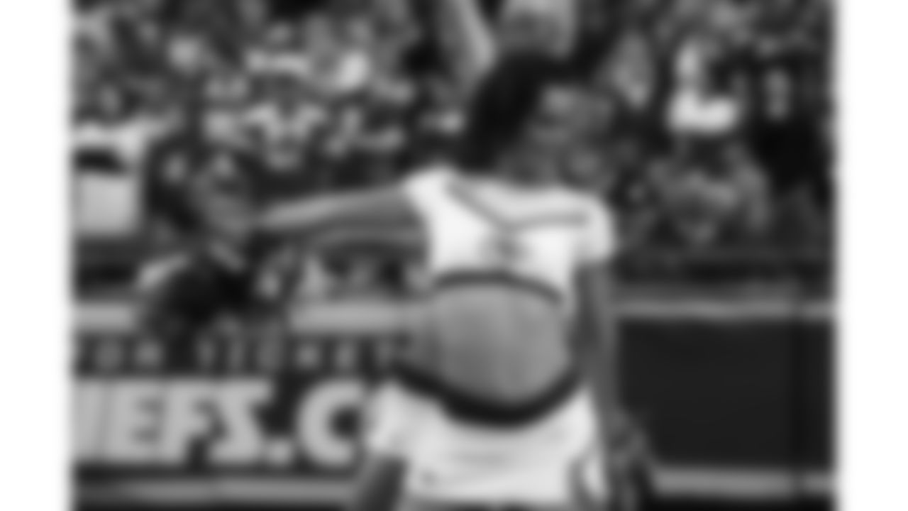 A Kansas City Chiefs Cheerleader during a week 12 NFL football game against the Indianapolis Colts, Sunday, November 23, 2025 in Kansas City, MO.