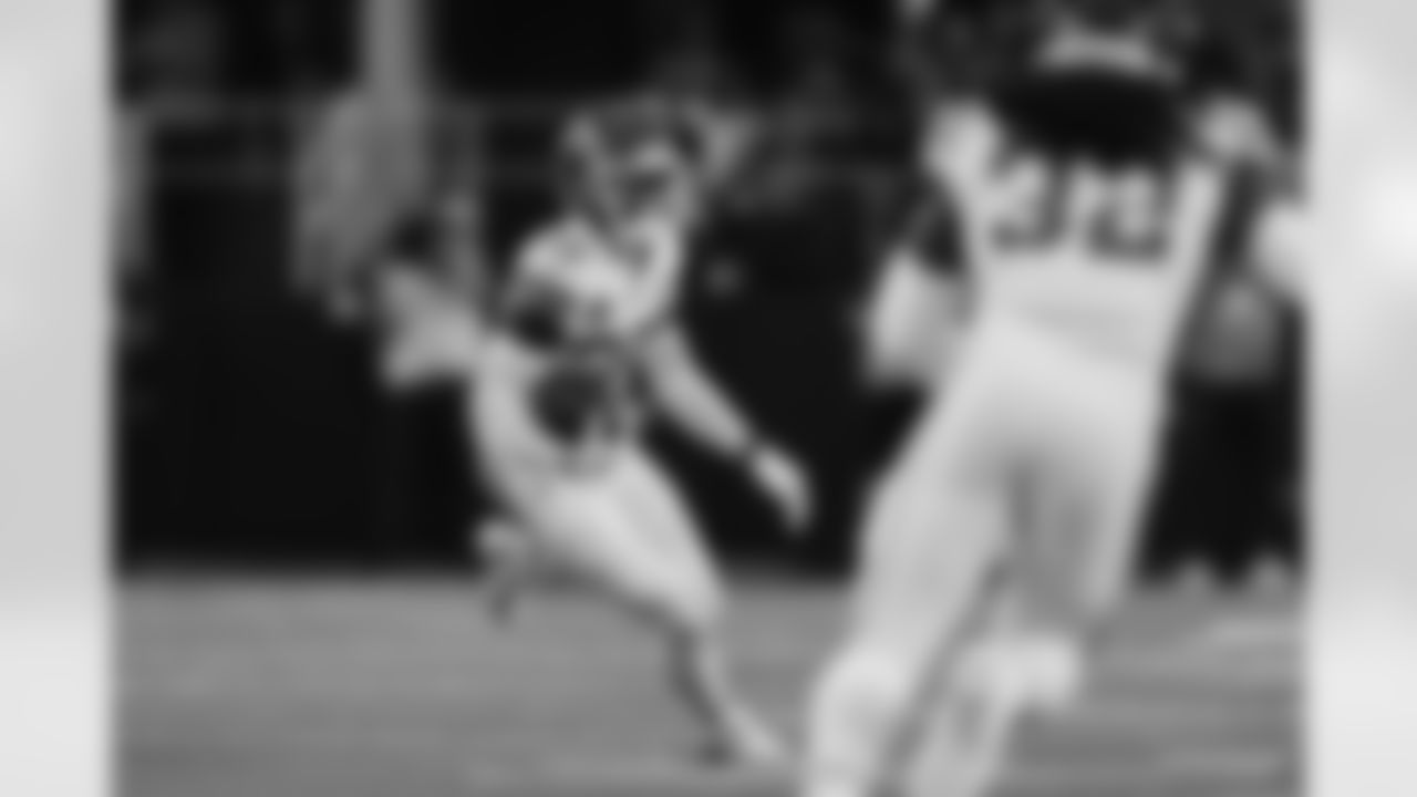 Kansas City Chiefs cornerback Jaylen Watson (35) intercepts a pass during a week 13 NFL football game against the Dallas Cowboys on Thursday, November 27, 2025 in Arlington, TX.