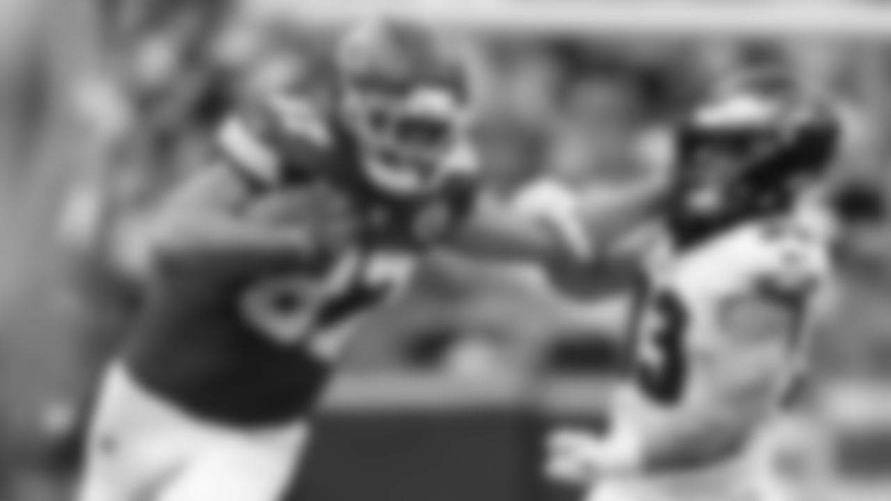 Kansas City Chiefs tight end Travis Kelce (87) stiff arms Philadelphia Eagles cornerback Cooper DeJean (33) during the week 2 NFL football game, Sunday, September 14, 2025 in Kansas City, MO.