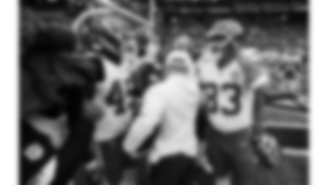 Kansas City Chiefs tight ends huddle prior to a preseason week 2 NFL football game against the Seattle Seahawks, Friday, August 15, 2025 in Seattle, WA.