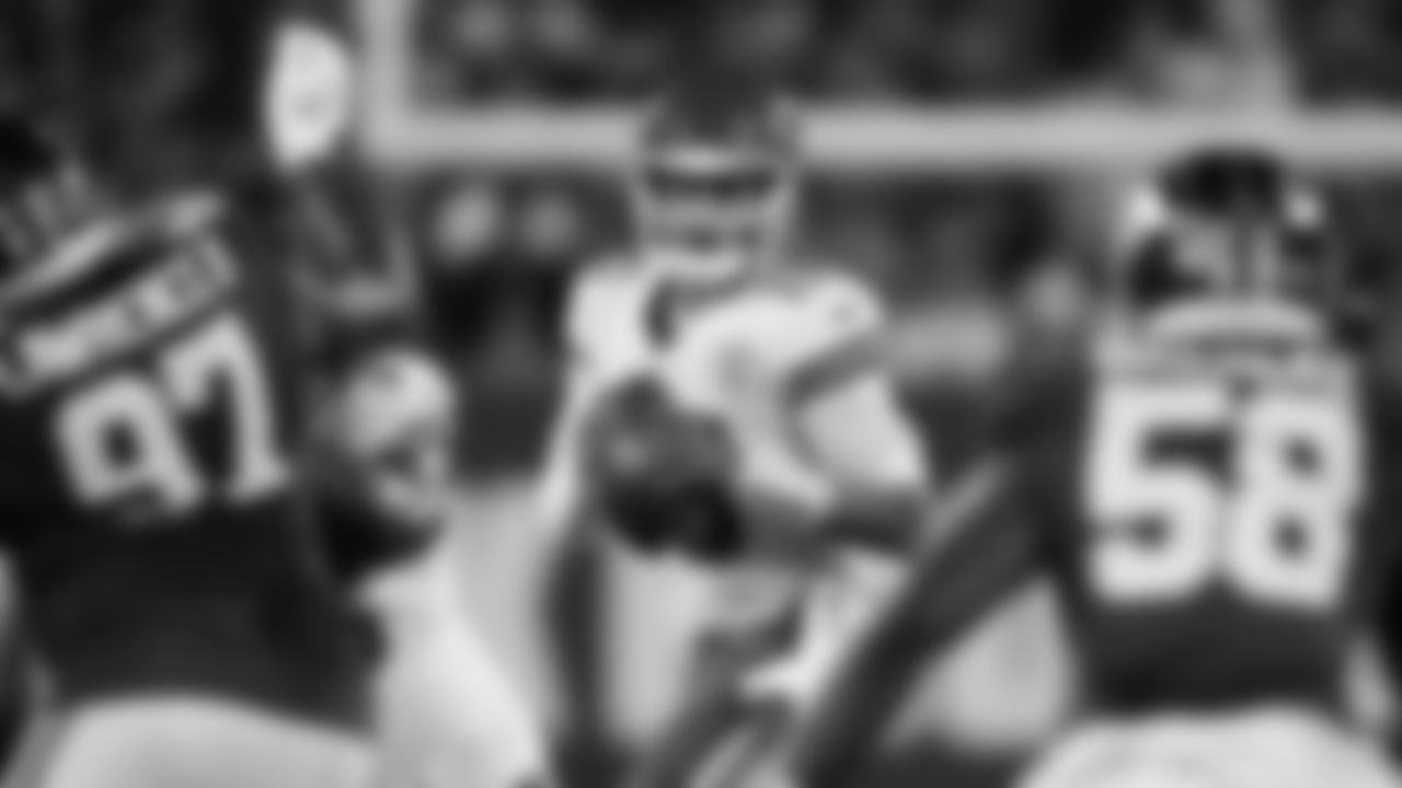 Kansas City Chiefs quarterback Patrick Mahomes (15) looks to pass during the week 3 NFL football game against the New York Giants, Sunday, September 21, 2025 in East Rutherford, NJ.