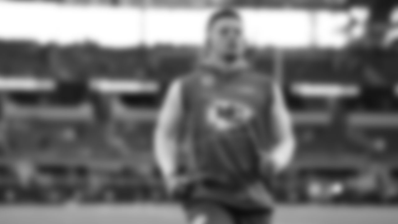 Kansas City Chiefs quarterback Patrick Mahomes (15) warms up prior to a week 13 NFL football game against the Dallas Cowboys on Thursday, November 27, 2025 in Arlington, TX.