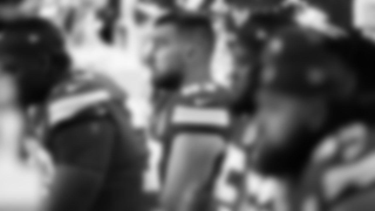 Kansas City Chiefs tight end Travis Kelce (87) looks on during an NFL week 17 matchup against the Denver Broncos, Thursday, December 25, 2025.