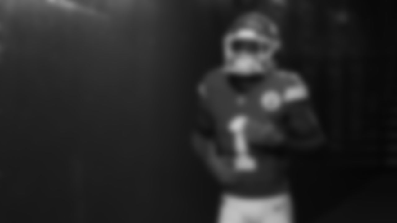 Kansas City Chiefs wide receiver Xavier Worthy (1) in the tunnel prior to a week 6 NFL Football game against the Detroit Lions on Sunday, October 12, 2025 in Kansas City, MO.