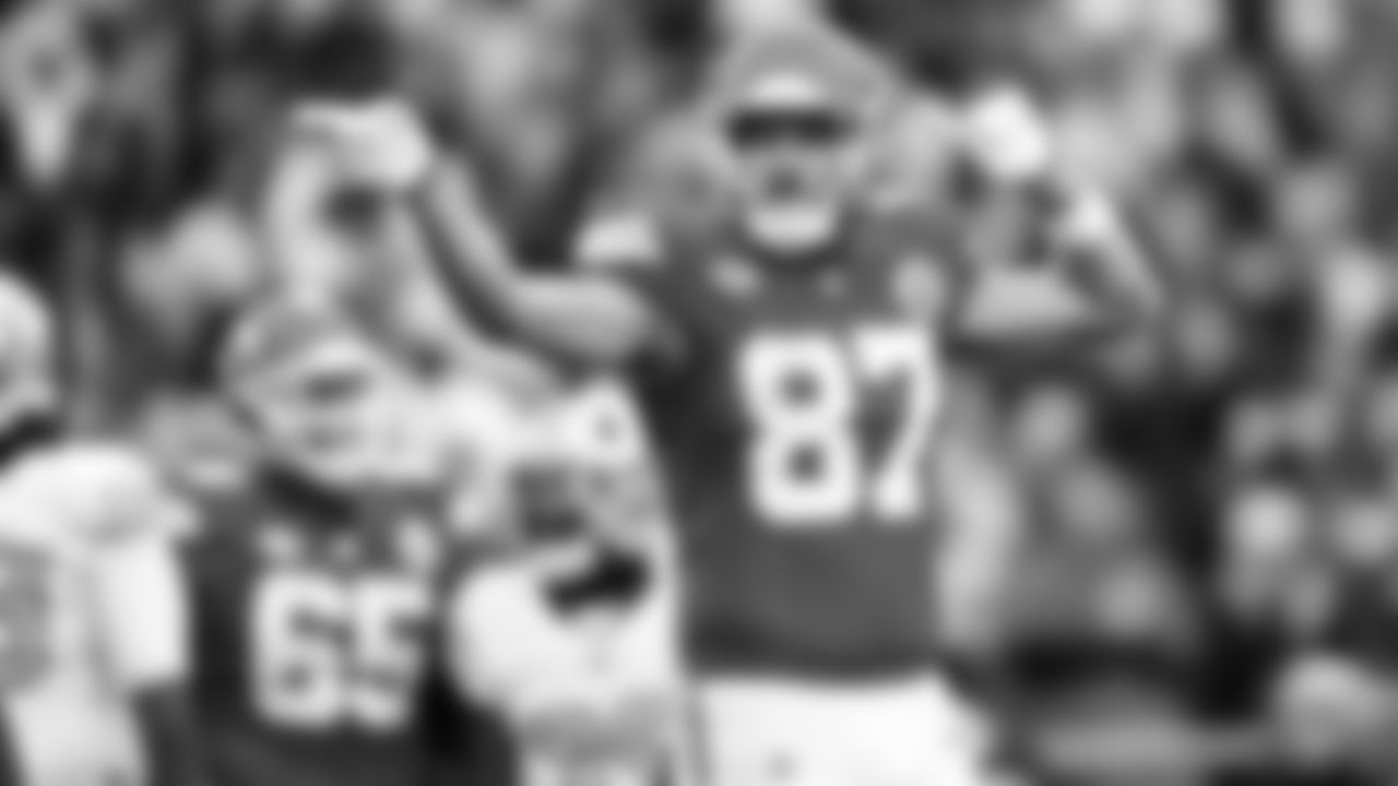 Kansas City Chiefs tight end Travis Kelce (87) during the NFL Week 16 matchup against the Las Vegas Raiders on December 25, 2023.